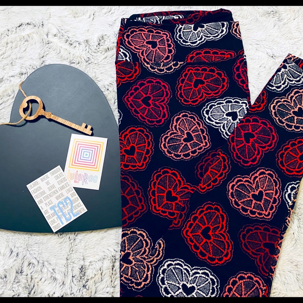 LulaRoe Valentine Doillie Heart tc2 leggings